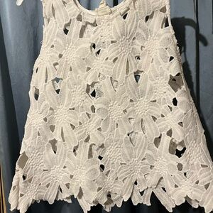Excellent Condition
Size S 
I wore with a white lace bra. Super cute